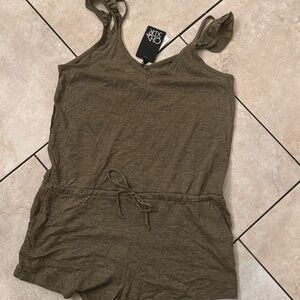Chaser olive green drawstring waist romper with double shoulder straps size xl